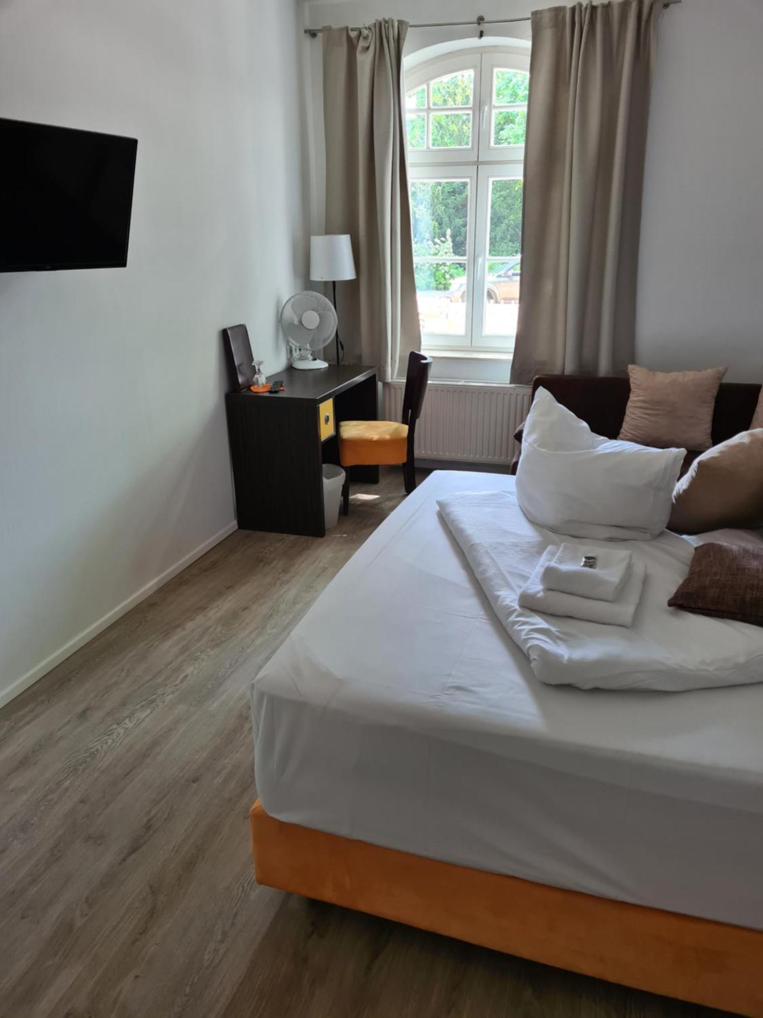 Single Room,1670580672:JPEG